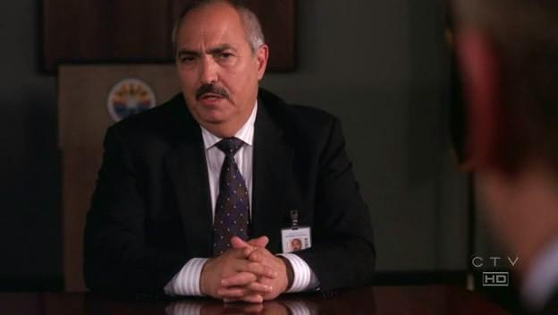 Manuel Devalos (Miguel Sandoval)  prend une décision