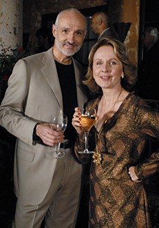 Peter Barrister (Michael Gross) et Bonnie Barrister (Kate Burton) à une soirée