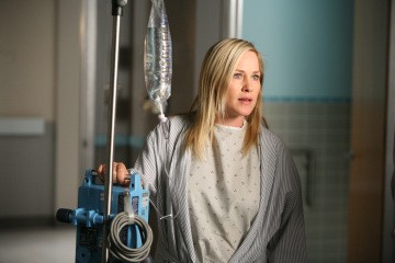 Allison sous perfusion à l'hôpital