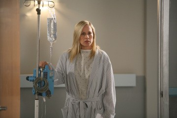 Allison sous perfusion à l'hôpital